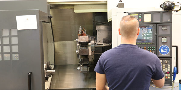 Tourneur CN Commande Numérique Groupe VTD, usinage mécanique préparation fabrication d’outillages de découpe maroquinerie Gannat (Allier) Ecquevilly (Yvelines) Romans-sur-isère (Drôme)