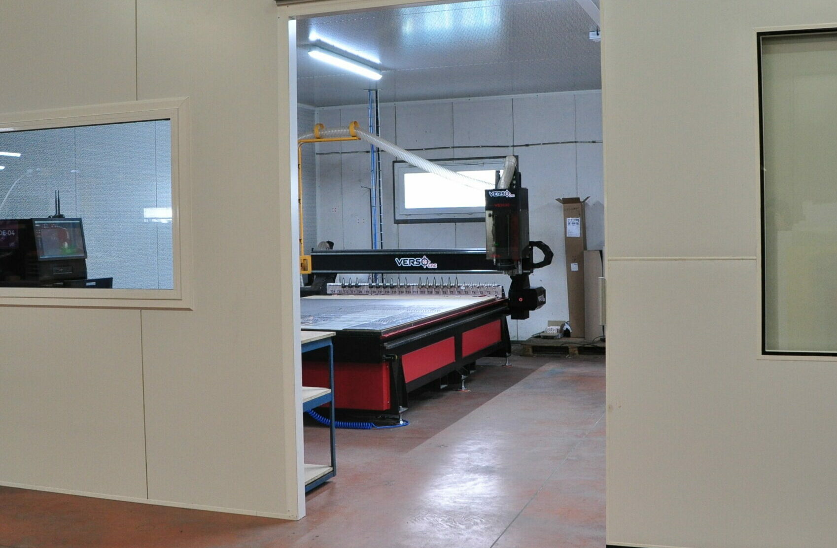 Table de fraisage de haute précision pour usinage mécanique chez Veyret Techniques Découpe