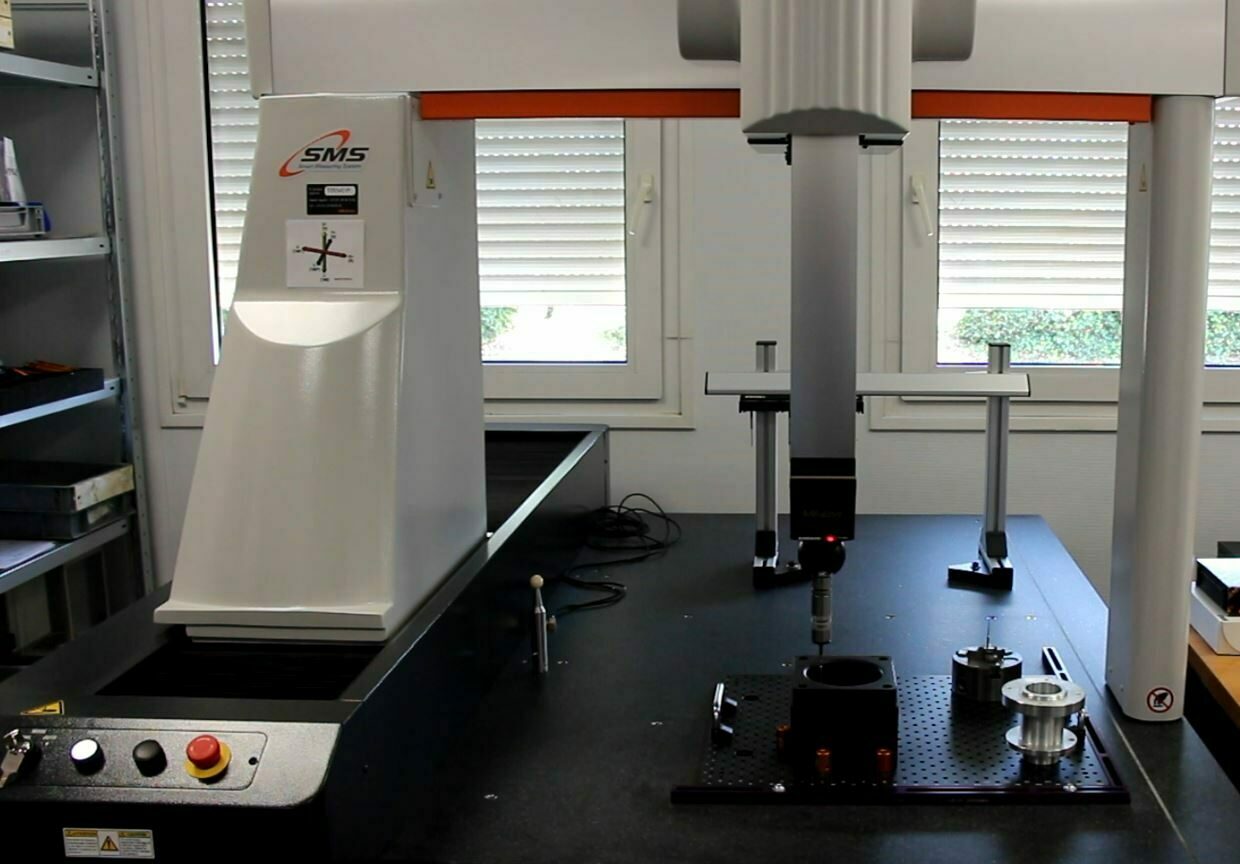 machine tridimensionnelle mitutoyo controle qualité des piece veyret techniques decoupe usinage outils de decoupe pieces mecaniques