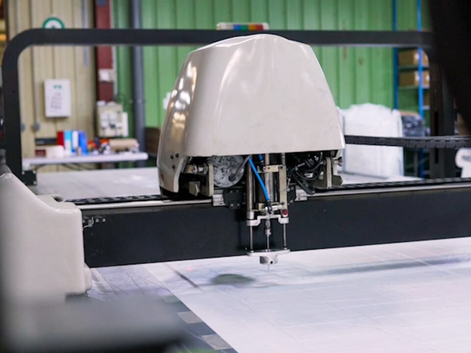 Découpe haute précision de textiles composites pour industrie
